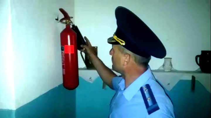 Пожарные инспектируют школы