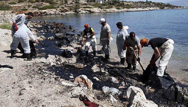 разлив мазута в море