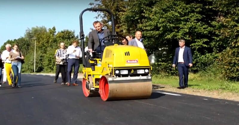 дорога из туалетной бумаги