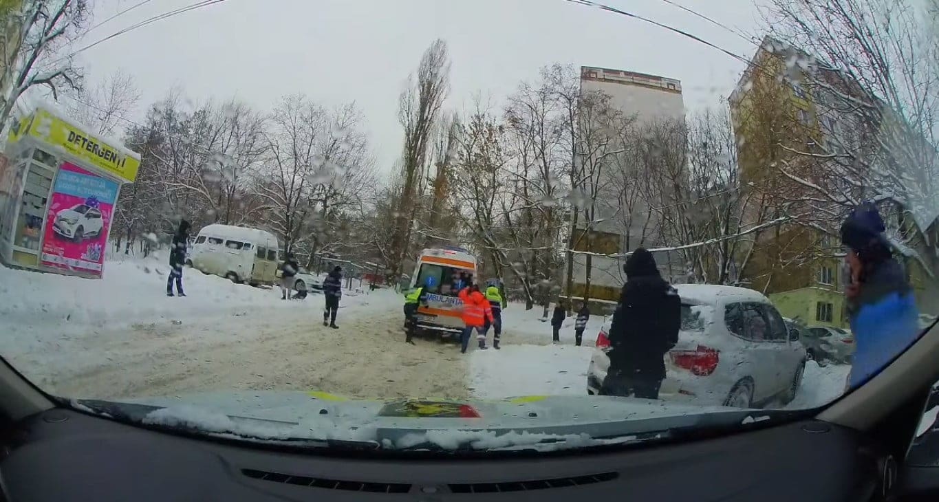 Полиция помогает